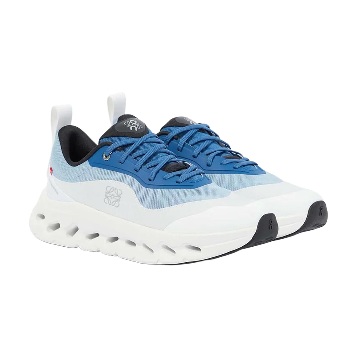 On x LOEWE Cloudtilt "Blue/White" – front view