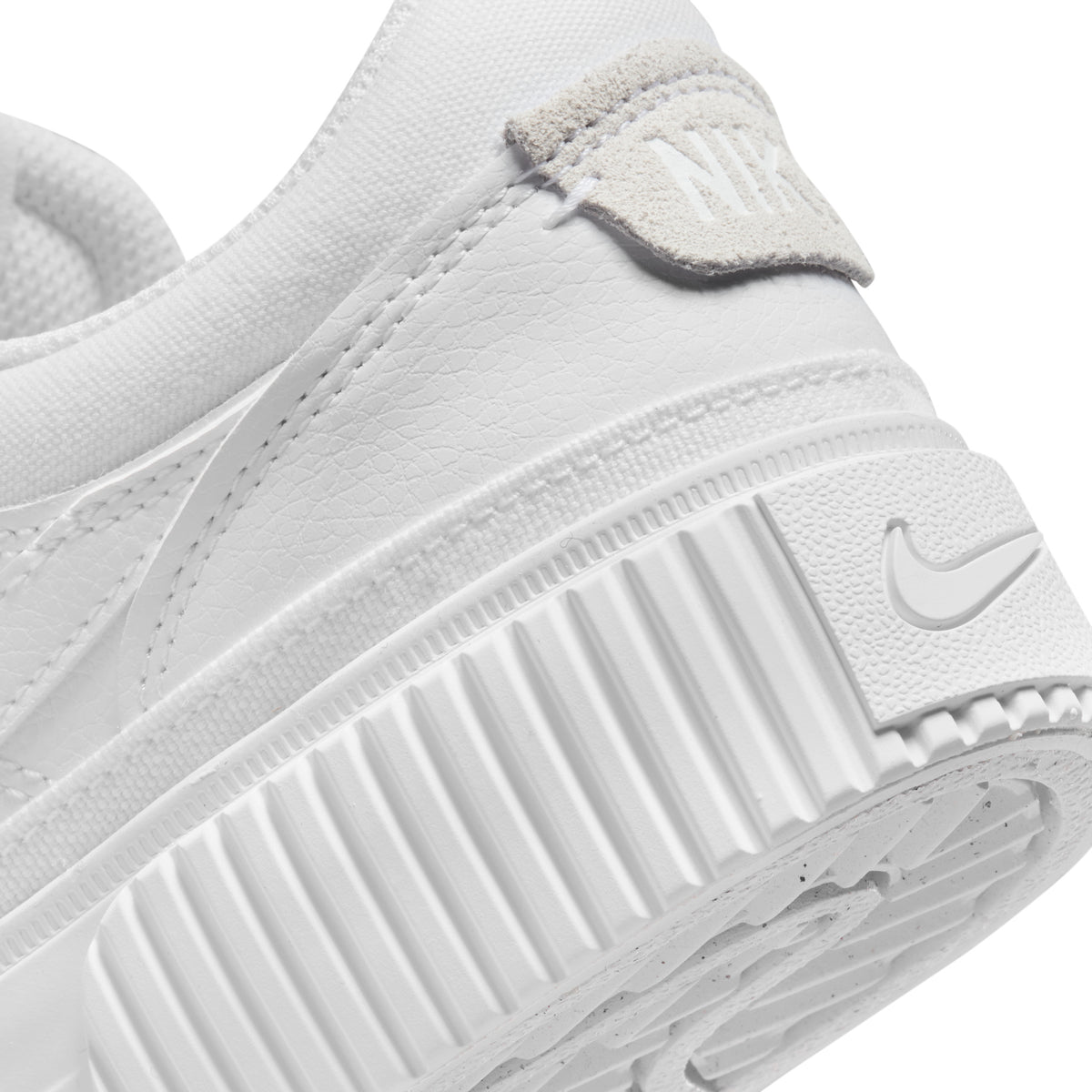 Nike Court Legacy Lift "Triple White" – detail