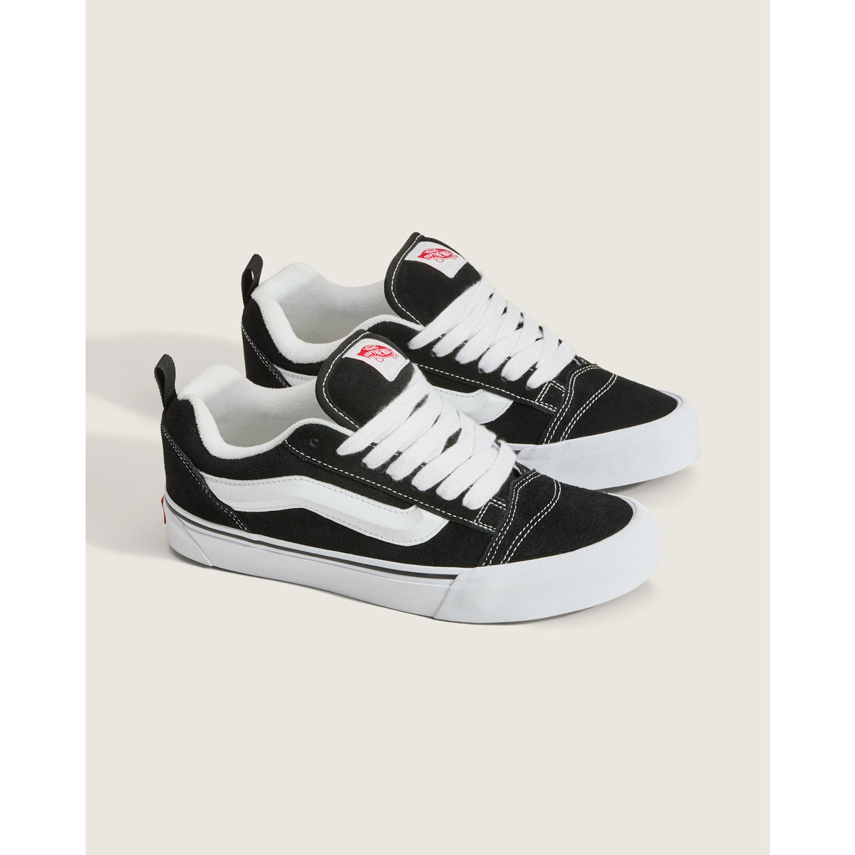 Vans Knu Skool "Black/White" – front view